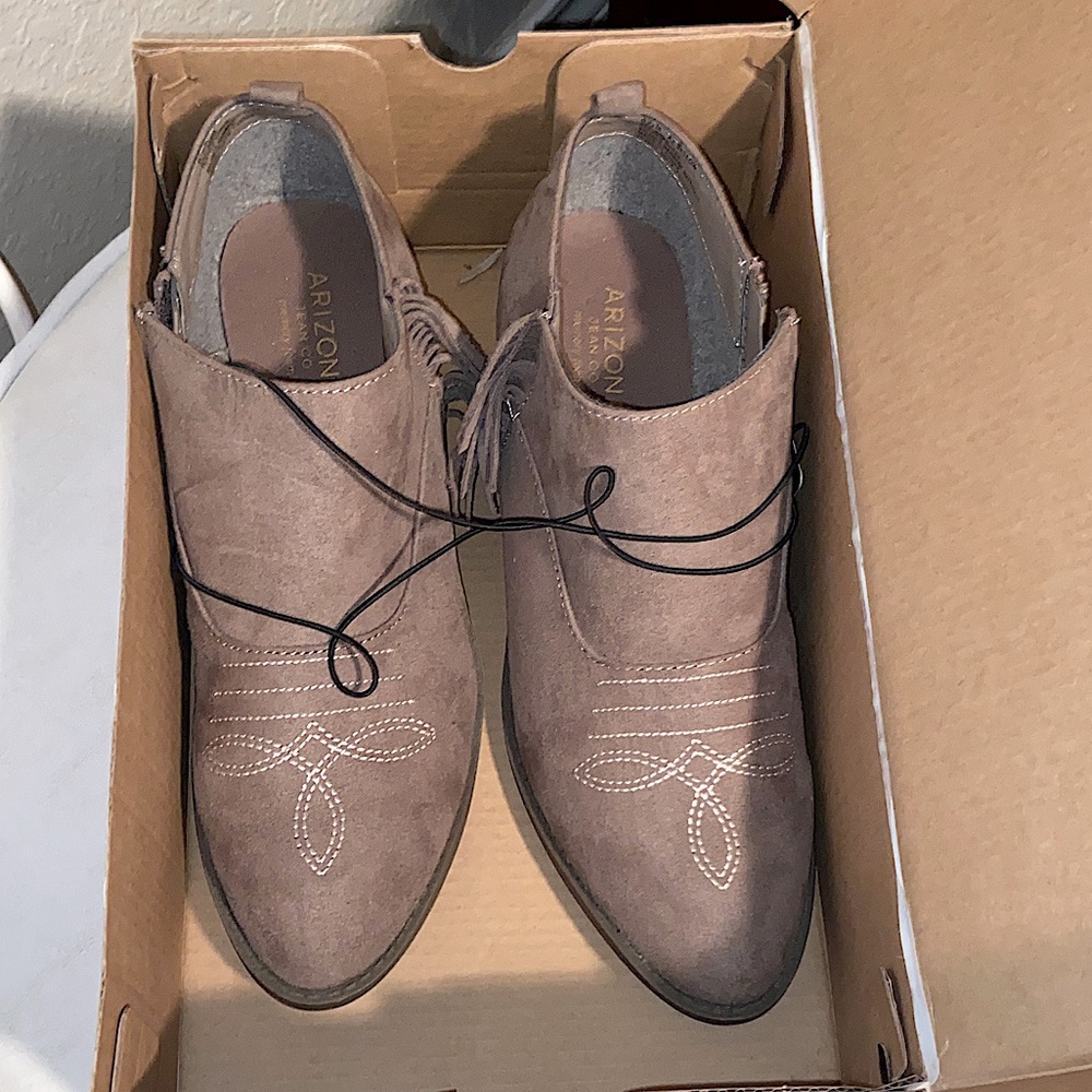 Arizona Booties Size 8.5 Women’s Boots